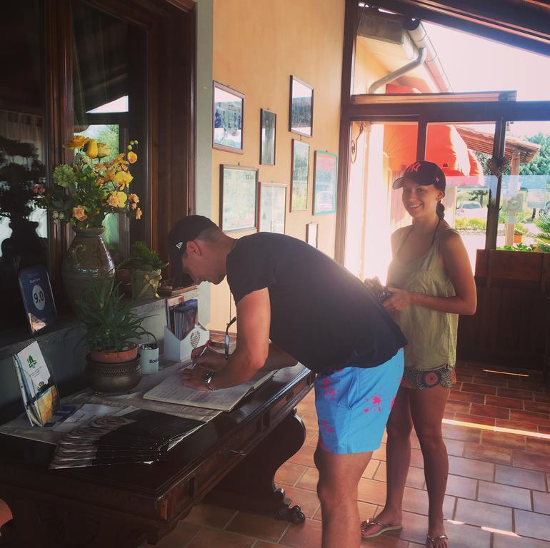 צ'רבטרי Agriturismo Casale Sasso מראה חיצוני תמונה